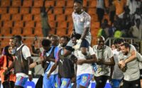 Lionel Mpasi ត្រូវ​បាន​មិត្ត​រួម​ក្រុម DR Congo ទាត់​ចេញ​បន្ទាប់​ពី​ការ​ស៊ុត​បាល់​ប៉េណាល់ទី​របស់​ពួក​គេ​ឈ្នះ​លើ​ក្រុម​អេហ្ស៊ីប